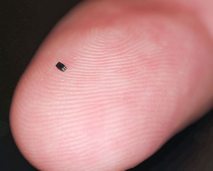 worlds-smallest-camera-is-size-of-a-grain-of-sand3