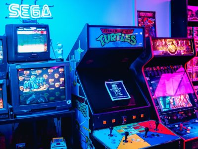 Latency, Connectivity, and Gameplay: Why Your Device Matters for Live Online Games